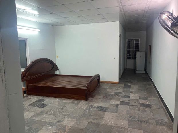 Cho thuê nguyên lầu sát trung tâm quận 1 6351758