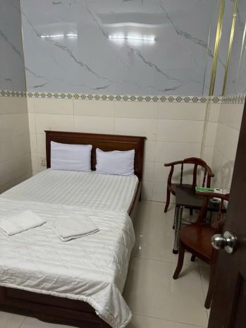 Sang gấp nhà nghỉ   địa chỉ: 985. đường bình trị đông. 6382764