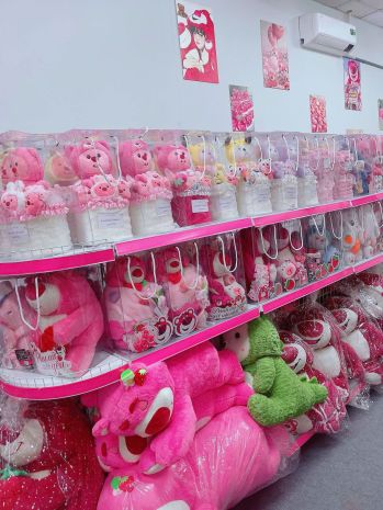 Cần sang gấp shop phụ kiện quà tặng  bao gồm tất cả hàng 6395529