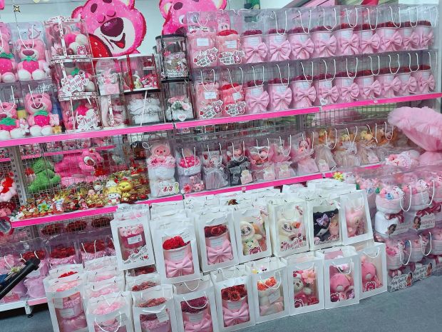 Cần sang gấp shop phụ kiện quà tặng  bao gồm tất cả hàng 6395535