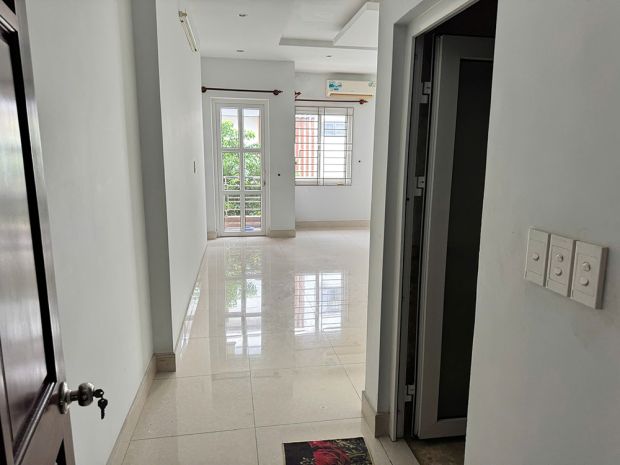 Cho thuê nhà mặt tiền 1 hầm 4 tầng lầu, ngay công viên 6405413
