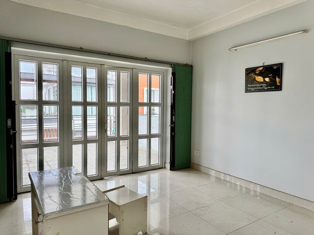 Cho thuê nhà mặt tiền 1 hầm 4 tầng lầu, ngay công viên 6405414