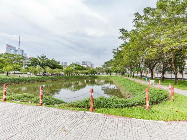 Cho thuê nhà mặt tiền 1 hầm 4 tầng lầu, ngay công viên 6405417