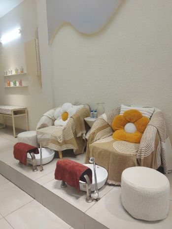 Sang nhượng tiệm nail  gội  nối mi mặt tiền q3 6457452
