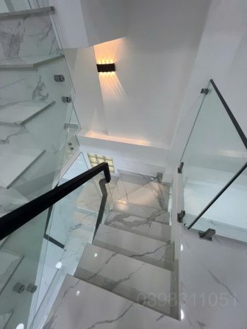 Cho thuê nhà nguyên căn mới 100  mặt tiền cmt8, quận 3 6459907