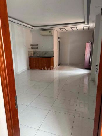 Cho thuê phòng trọ  giá rẻ, tiện nghi, vị trí đắc địa tại 6479681