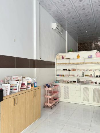 Chính chủ cần sang nhượng quán nail- mi - gội trung tâm chợ 6480457