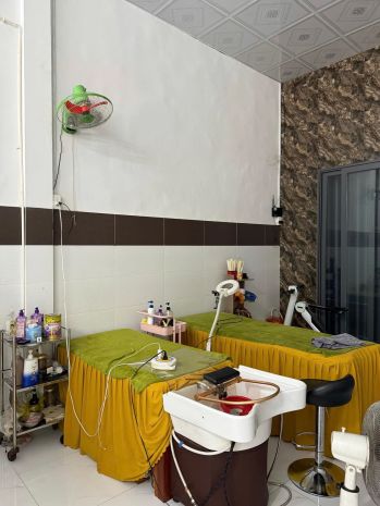 Chính chủ cần sang nhượng quán nail- mi - gội trung tâm chợ 6480461
