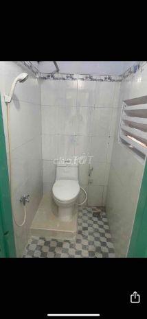Bán nhà mặt tiền 7 hộ ở - nhà tập thể bán tầng 4 + sân 6483724