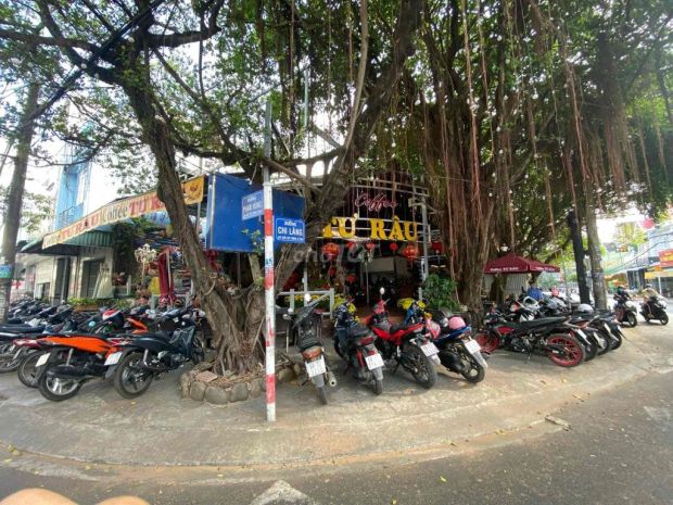 Sang nhượng quán coffee  vị trí đắc địa góc ngã tư chi 6517408