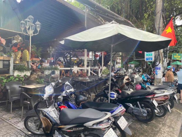 Sang nhượng quán coffee  vị trí đắc địa góc ngã tư chi 6517411