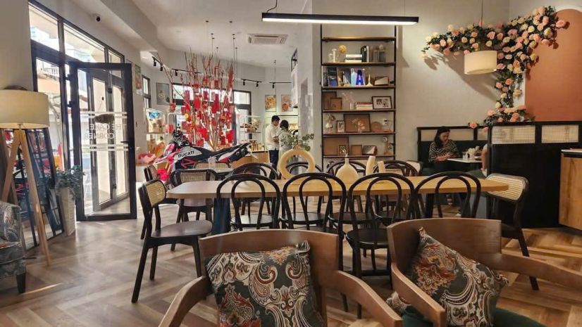 Chính chủ cần sang nhượng tiệm bánh  cafe căn góc khu dân 6521065
