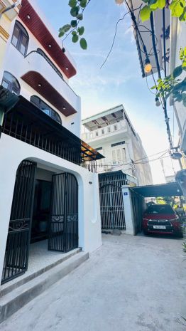 Bán nhà 3 tầng mới xây  ô tô đỗ cửa  gần chung cư hoàng 6540960