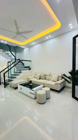 Bán nhà 3 tầng mới xây  ô tô đỗ cửa  gần chung cư hoàng 6540962