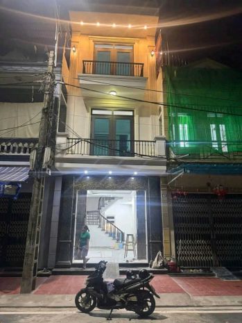 Bán nhanh căn nhà 3.5 tầng xây mới hiện đại mặt đường đỗ 6548741