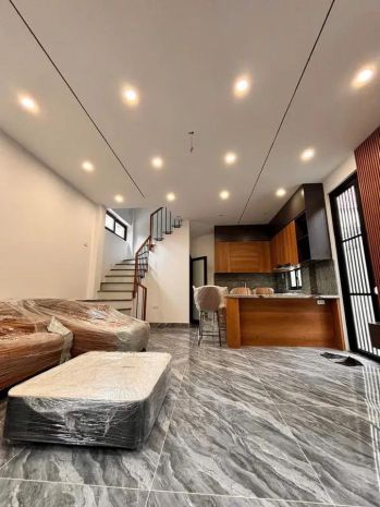 Trung tâm phường việt hưng xây mới 40m2 5t, ô tô đỗ cổng, 6590543