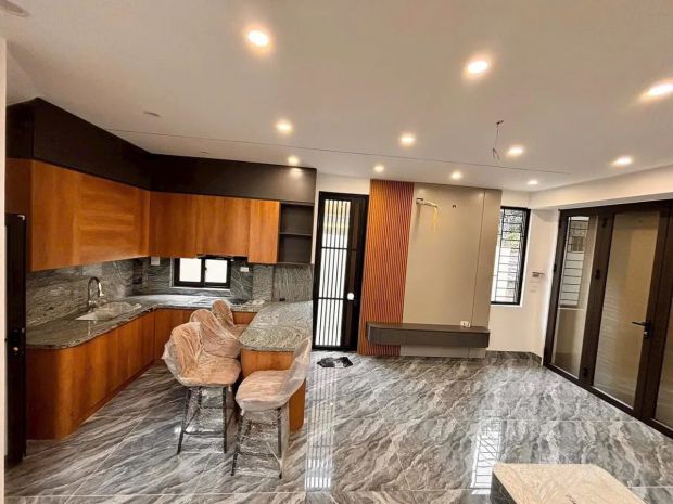 Trung tâm phường việt hưng xây mới 40m2 5t, ô tô đỗ cổng, 6590544