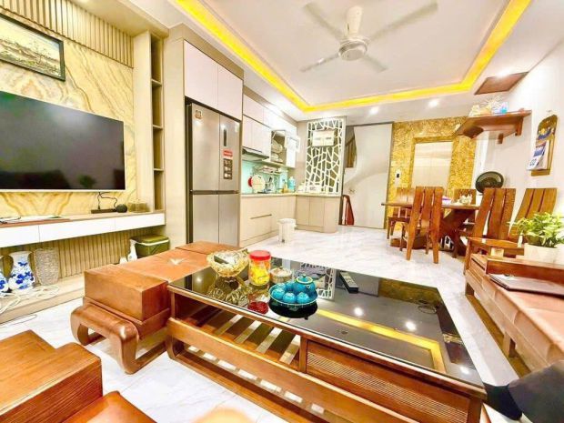 Trung tâm huyện thanh trì 40m2  6 tầng chỉ 5 tỷ 6590981