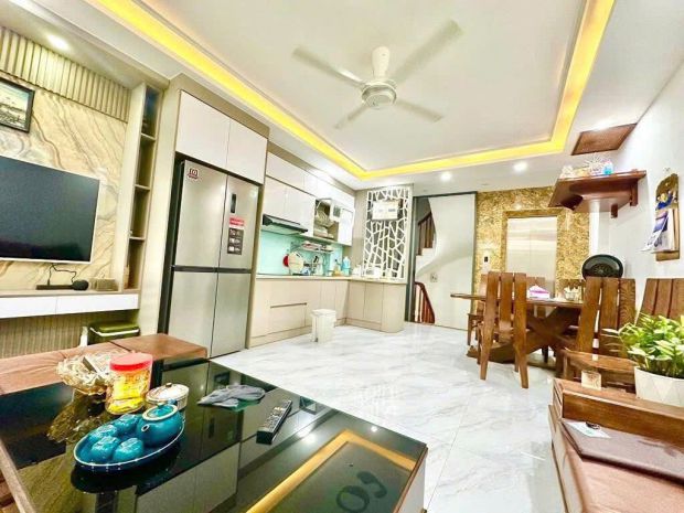 Trung tâm huyện thanh trì 40m2  6 tầng chỉ 5 tỷ 6590982