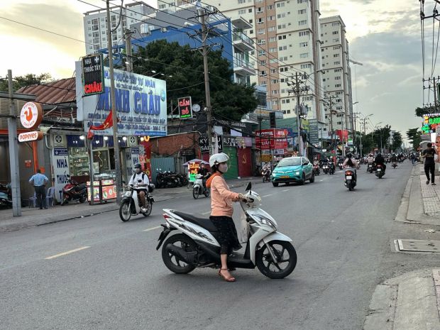 Bán gâp căn góc mặt tiền nguyễn xí bình thạnh- doanh thu 6591028