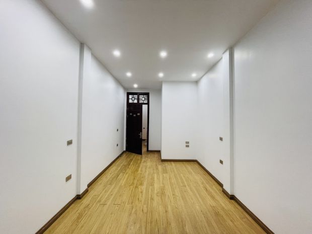 Hoàng văn thái, ô tô đỗ cửa, phân lô, ngõ rộng, sổ đỏ vuông 6591468