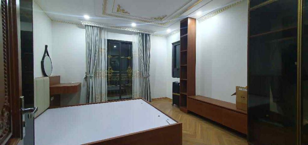 Nhà đẹp mặt phố long biên, 72m x 7 tầng, thang máy, gara, 6591493