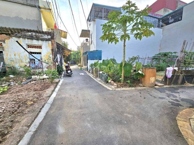 Đa tốn gia lâm siêu hiếm  đường nhựa  oto 4 chỗ vào tận 6591497
