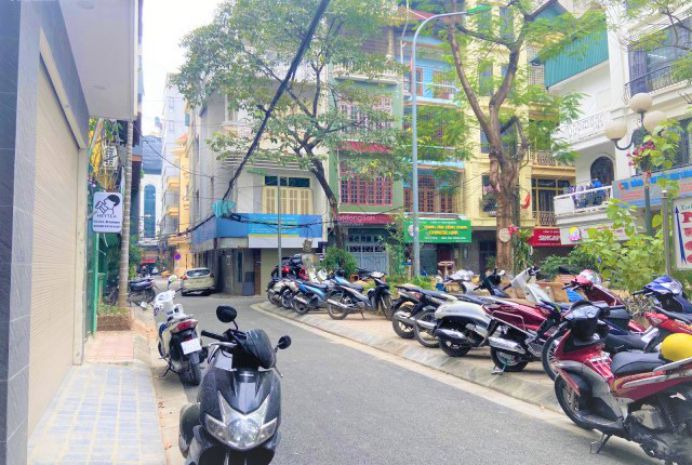 Bán nhà phân lô huỳnh thúc kháng  ô tô đỗ cửa  view sân 6591586