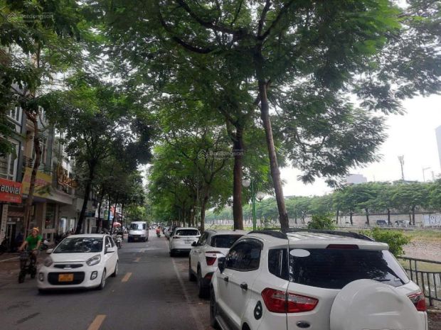 Mặt phố nguyễn đình hoàn - kinh doanh tấp nập - vỉa hè 6592109