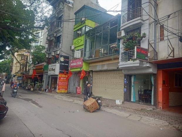 Mặt phố nguyễn đình hoàn - kinh doanh tấp nập - vỉa hè 6592111