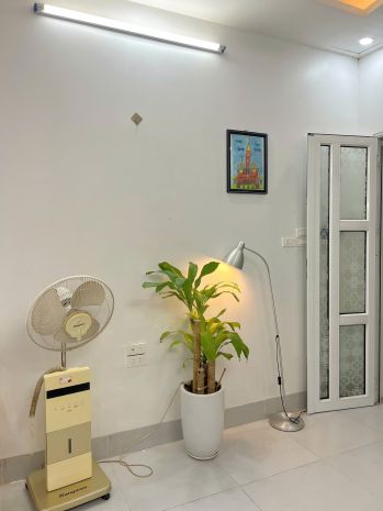 Chính chủ cho thuê nhà riêng nguyên căn khu vực ngã tư sở, 6592283