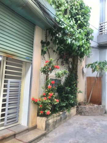 Cho thuê nhà nguyên căn 2 tầng - full nội thất - ô tô vào 6592347