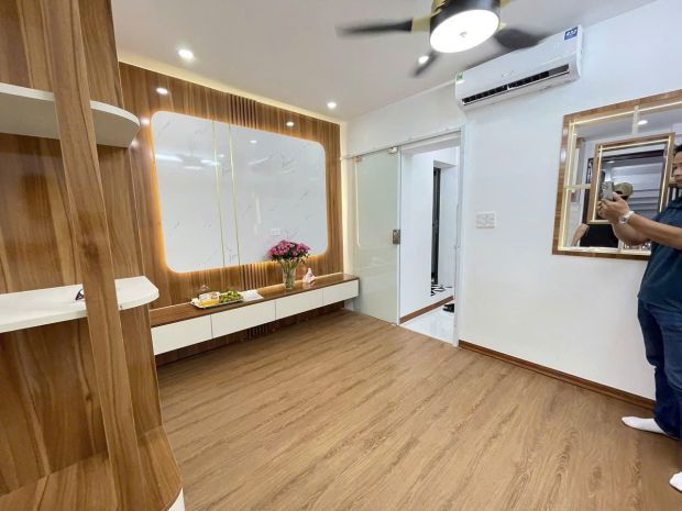 Em bán nhà tập thể phố tân mai t1 sổ đỏ 2460m 1 phòng 6593669