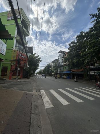 Bán khách sạn mặt tiền phạm văn bạch, tân bình  300m² 6594302