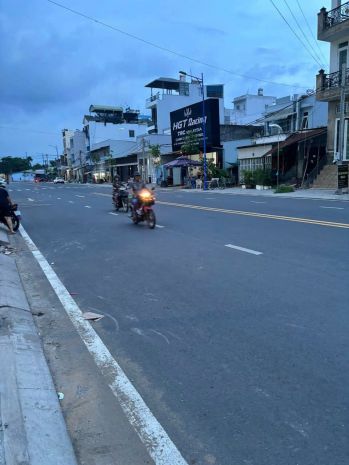 49. mặt bằng 8 triệu hoàng quốc việt 6597800