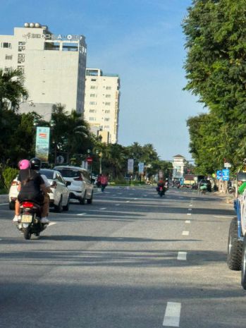 + đất nam hoà xuân, kề lô góc giao nhau hai đường 10,5m lề 6599013