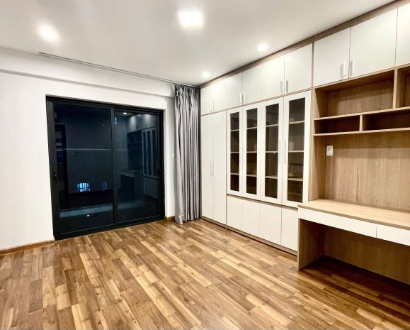Căn góc dt 162m2, có 4 phòng ngủ 3 wc tòa khu ruby, ban 6599115