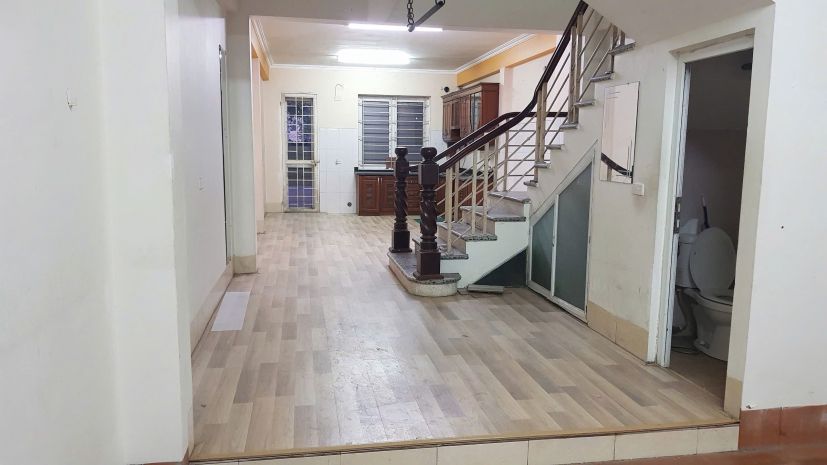 Cho thuê nhà nguyên căn 100m² x 4 tầng  tại ngõ 18835 phố 6600544