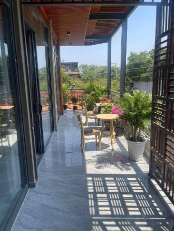 Nhà 1 trệt 2 lầu mới khủng full nội thất cơ bản đang làm 6600714