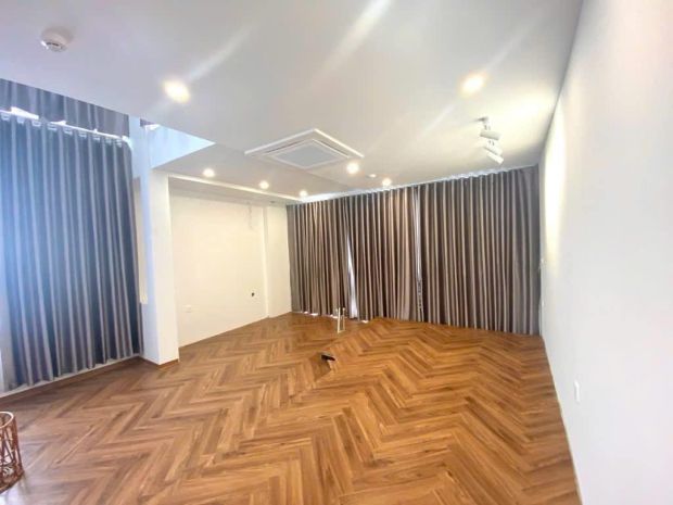 Bán nhà lạc long quân lô góc oto thang máy gần phố 81m 6600799