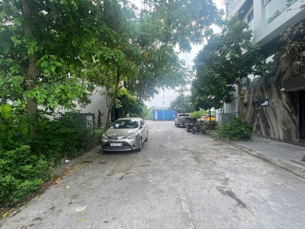 Phân lô ô tô  tránh - ô tô chạy vòng quanh - vỉa hè-hơn 6602453