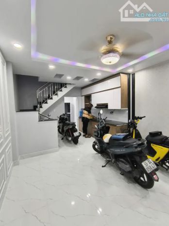 Hót! nhà mới cách mạng tháng 8  41m², 2 tầng, 3 phòng 6603706