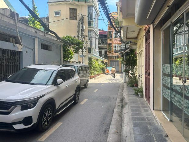 Cho thuê nhà mái bằng  rộng rãi, tiện ở và kinh doanh tại 6607706