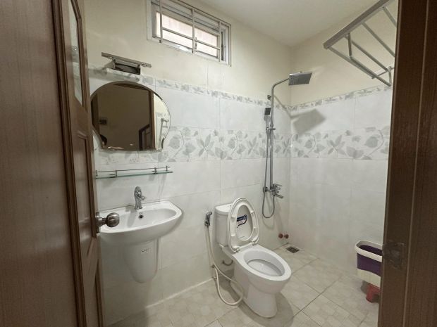 Phòng có sẵn- máy lạnh - full nt - sạch sẽ - ngã tư phú 6608022