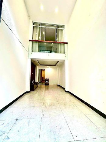 Nhà gần sân bay tân sơn nhất  thích hợp làm nhà cho 6609075