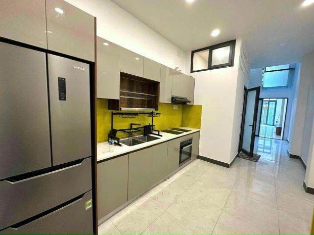 Nhà gần sân bay tân sơn nhất  thích hợp làm nhà cho 6609076