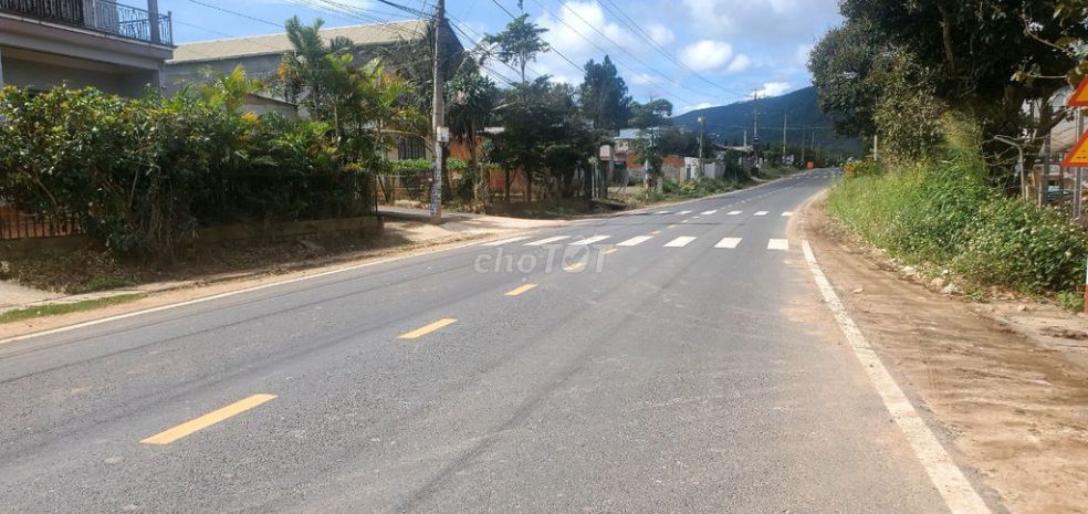 Bán gấp giá chỉ hơn 300trm dài  lô góc 6m mặt tiền đường 6610076