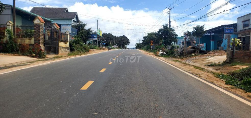 Bán gấp giá chỉ hơn 300trm dài  lô góc 6m mặt tiền đường 6610078