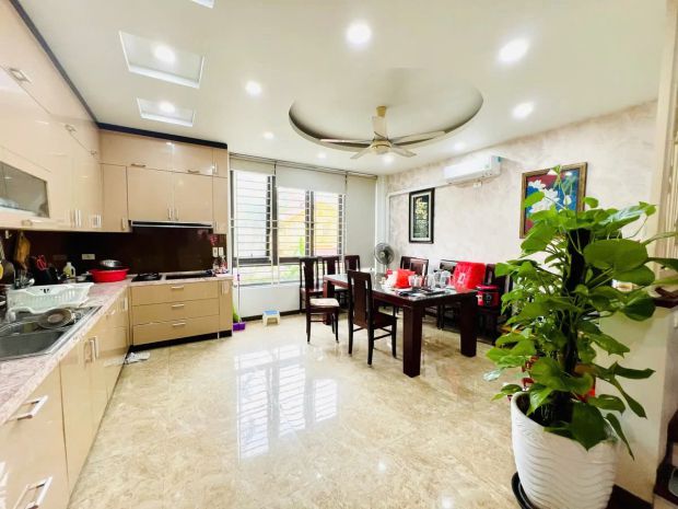 Nhà dân xây 5 tầng mặt ngõ thông phố bồ đề 110m2 x 30 tỷ 6614016