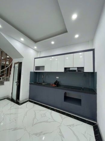 Cho thuê nhà ngõ 42 định công thượng,35m2x4 tầng, 4 ngủ, 6614682